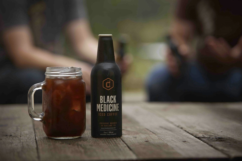 Черная алюминиевая бутылка для кофе объемом 330 мл, готовая к употреблению (RTD). Черная алюминиевая медицинская бутылка объемом 330 мл для кофе