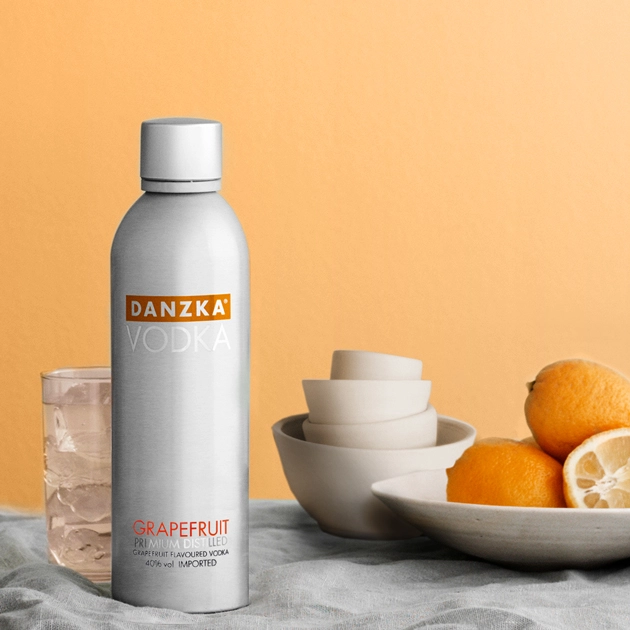 Garrafa de alumínio Danzka de 700ml para vodka.