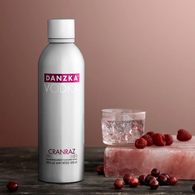 Garrafa de alumínio Danzka de 700ml para vodka.