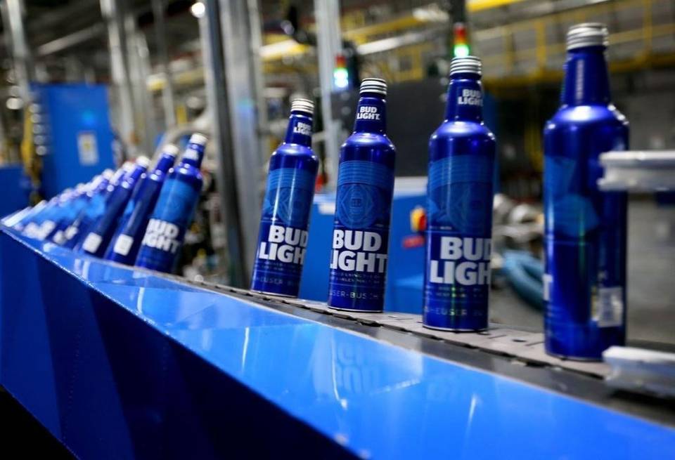 Beer drinkers prefer aluminum bottles