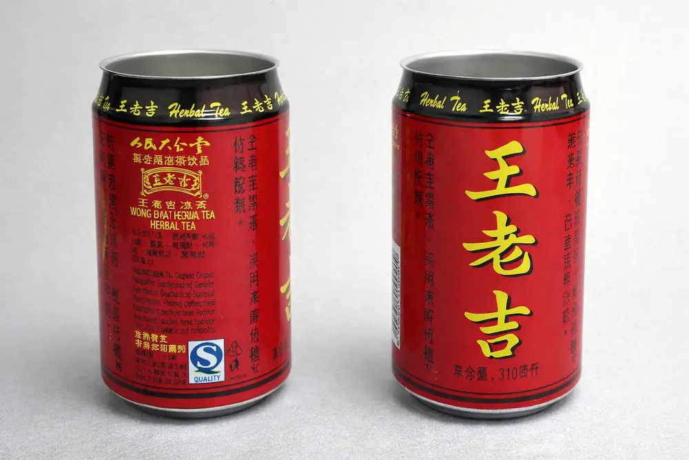 How are aluminum cans made? 24 Printed and necked two-piece aluminum beverage can body with reduced top diameter for standard end seaming
