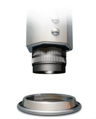 Processus de fabrication des extrémités des canettes en aluminium 4 Système d'inspection visuelle automatisé contrôlant les fonds de canettes en aluminium pour détecter les bosses, les rayures, la contamination et les défauts de bourrelet.