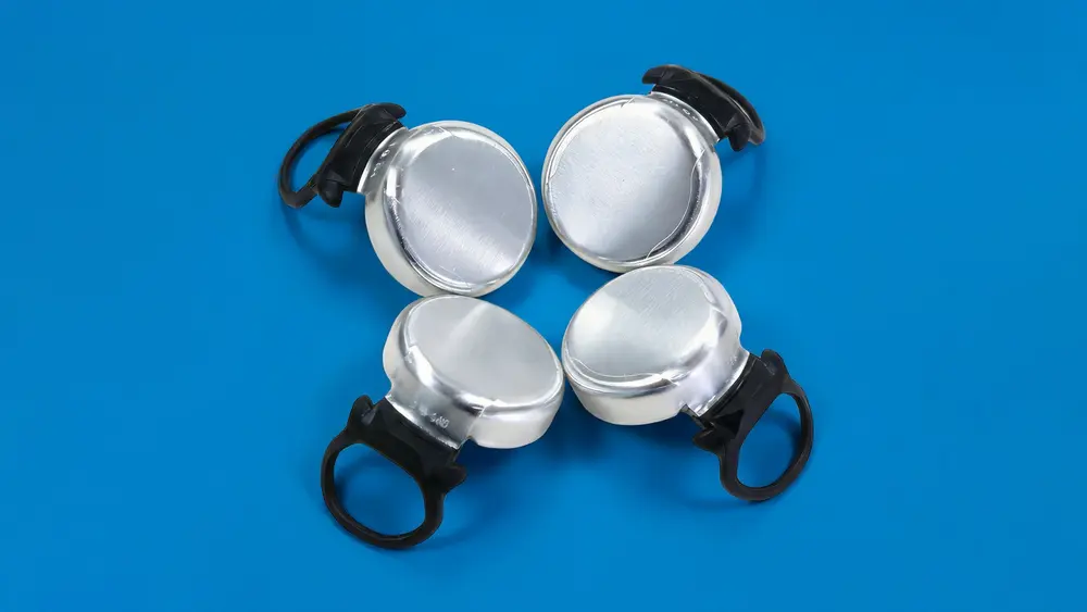 Guia de Tampas de Alumínio para Garrafas: Tipos, Especificações e Vedação 8 Tampas de alumínio com anel de abertura fácil para garrafas.