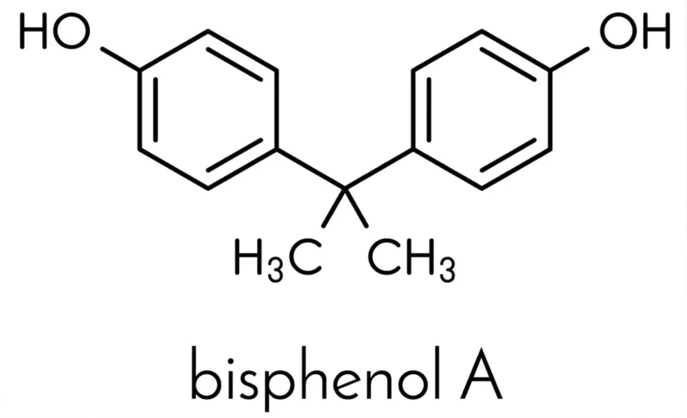 Enthalten Aluminiumdosen BPA? Wissenswertes über die Innenbeschichtung von Getränkedosen 2 2D-Skelettformel des Bisphenol-A-Moleküls (BPA), die zwei Phenolgruppen zeigt, die durch eine Methylbrücke mit zwei weiteren Methylgruppen verbunden sind.