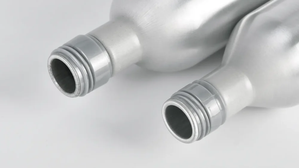 Алюминиевая винная бутылка и крышка